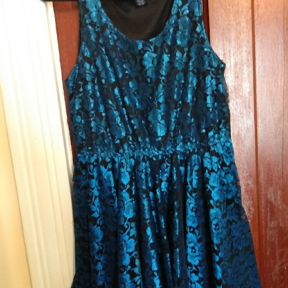 Lace dress in shiny teal